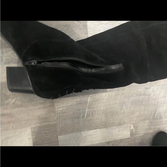 Black suede thigh high boots. Zipper at the side and fashion laces at the back. - Picture 7 of 8